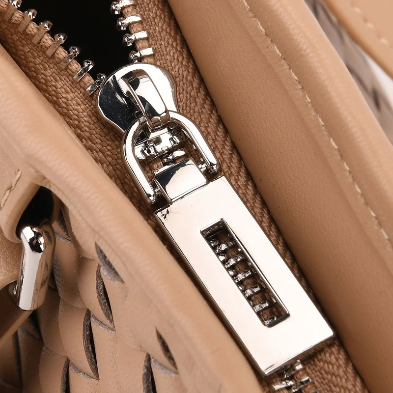 Echtleder-Crossbody-Bag im Flechtdesign, 27x9x20 cm, Schwarz