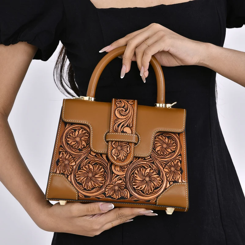 GRAND PELLE Elite Kollektion - Exklusive Handgravierte Leder-Satchelhandtasche mit Floralem Meisterwerk, Größe 23 x 16,5 x 9,5 cm, rot
