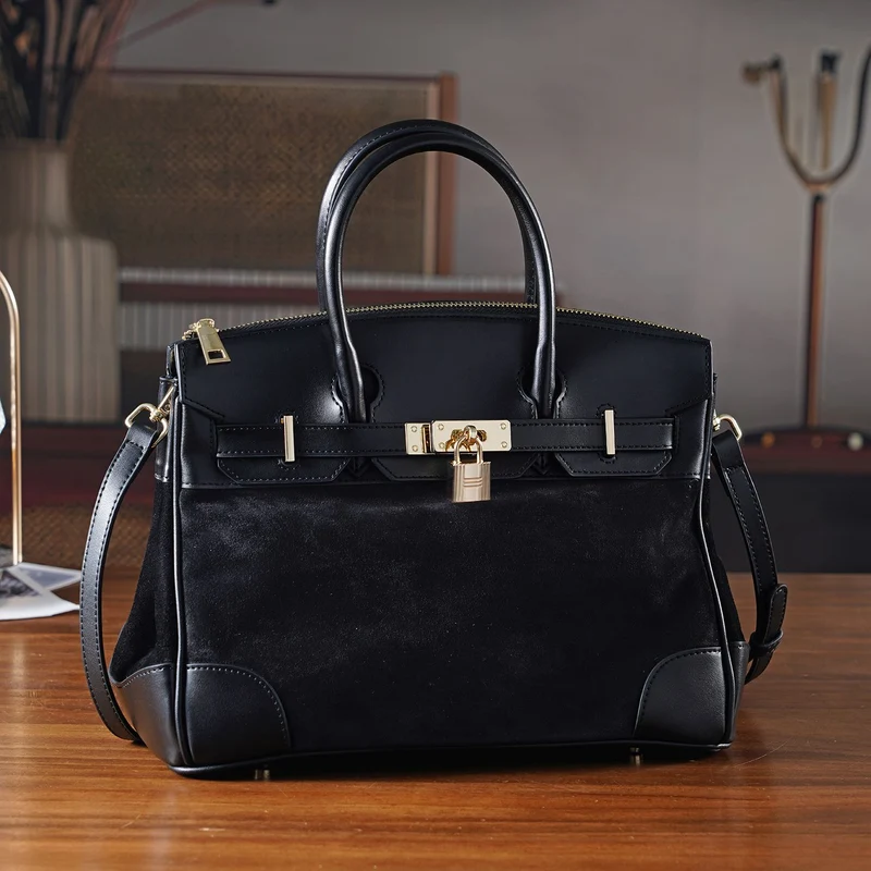 Grand Pelle Echtleder Citybag mit Reißverschluss und Schlossoptik 30 x 16 x 23 cm Schwarz