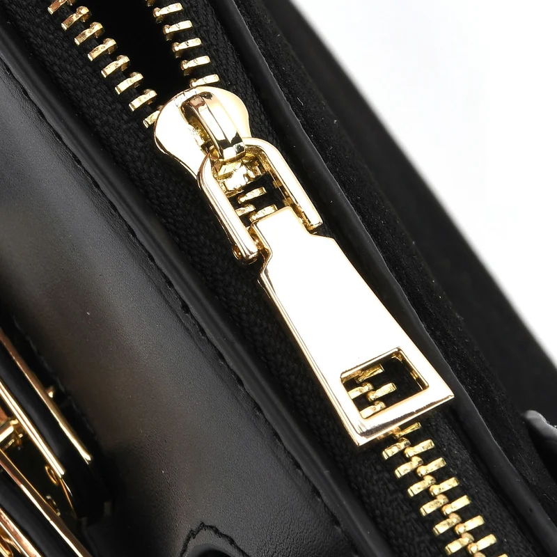 Grand Pelle Echtleder Citybag mit Reißverschluss und Schlossoptik 30 x 16 x 23 cm Schwarz