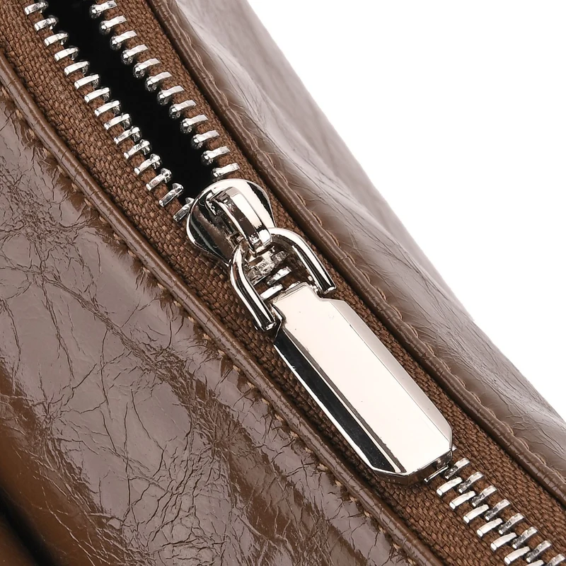 Schultertasche aus Echtleder mit Fronttasche, 28,5x9x25 cm, Schwarz
