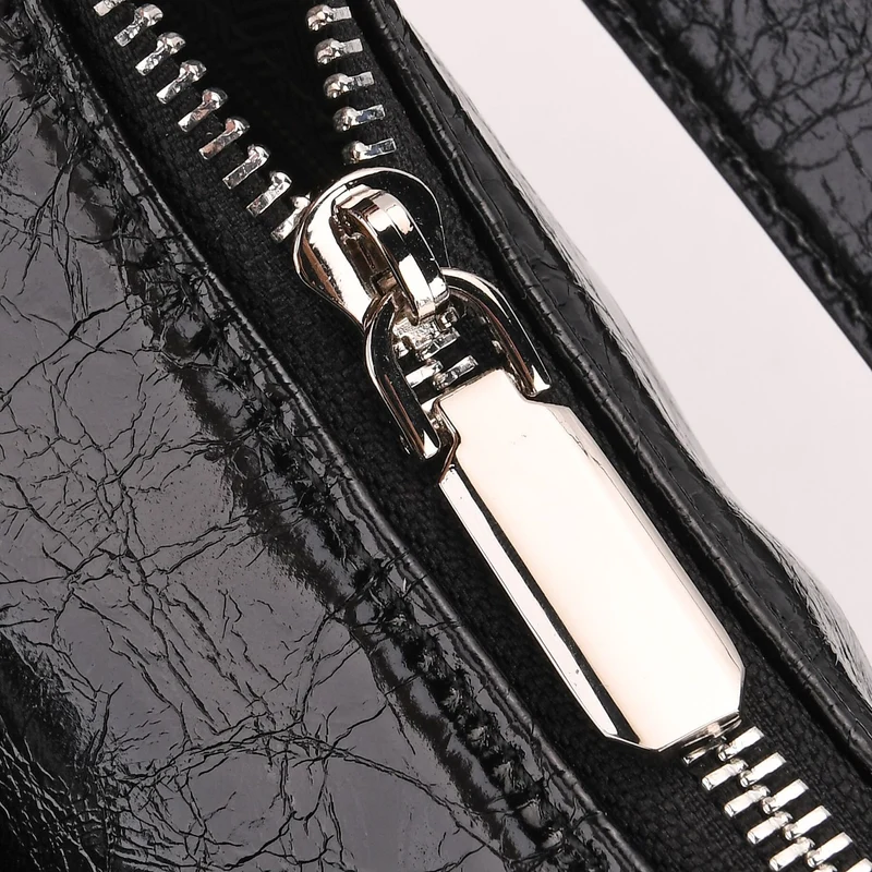 Schultertasche aus Echtleder mit Fronttasche, 28,5x9x25 cm, Schwarz