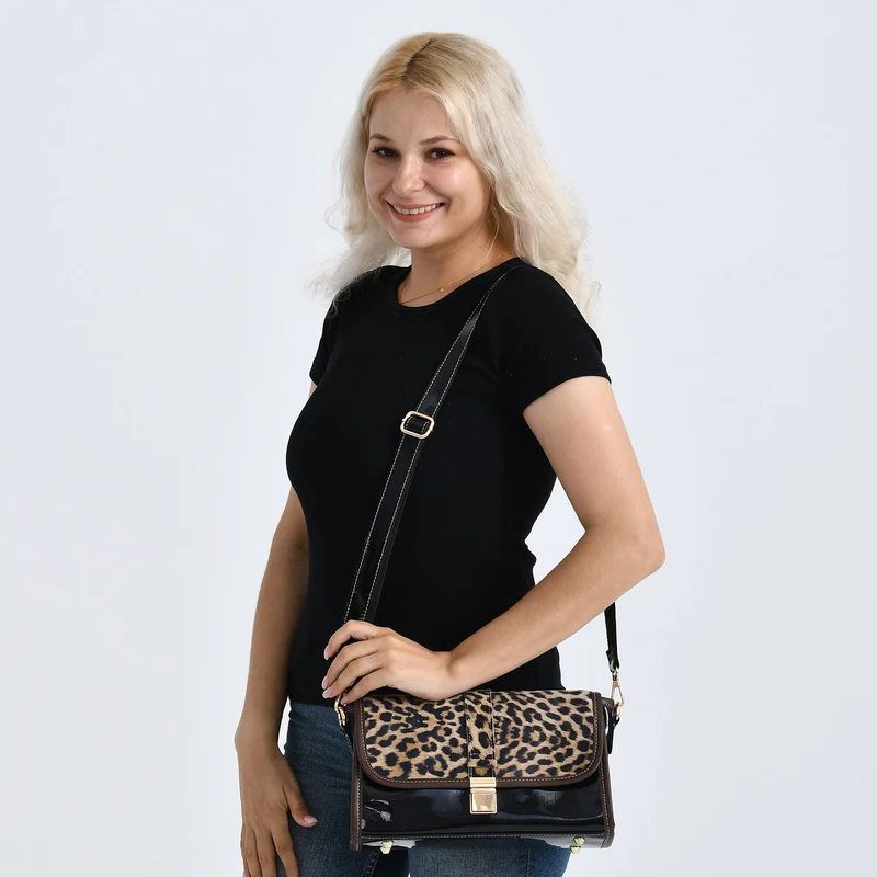 Chaos by Elsie - Echtleder Crossbody Tasche mit RFID, Leopardenmotiv Klappe, 2 Außenfächer mit Reißverschluss, 28 x 10 x 18 cm, Beige