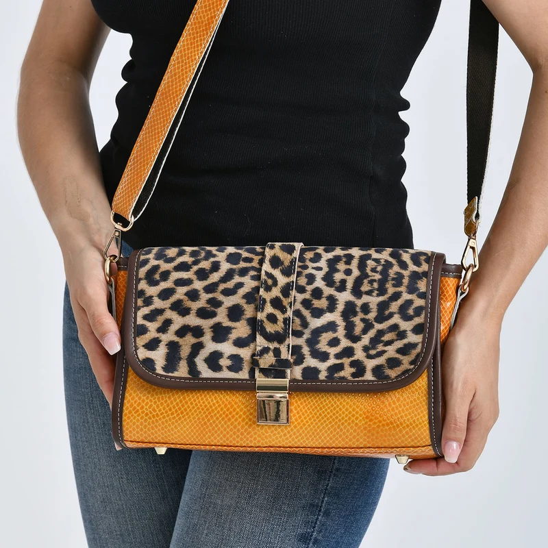 Chaos by Elsie - Echtleder Crossbody Tasche mit RFID, Leopardenmotiv Klappe, 2 Außenfächer mit Reißverschluss, 28 x 10 x 18 cm, Beige