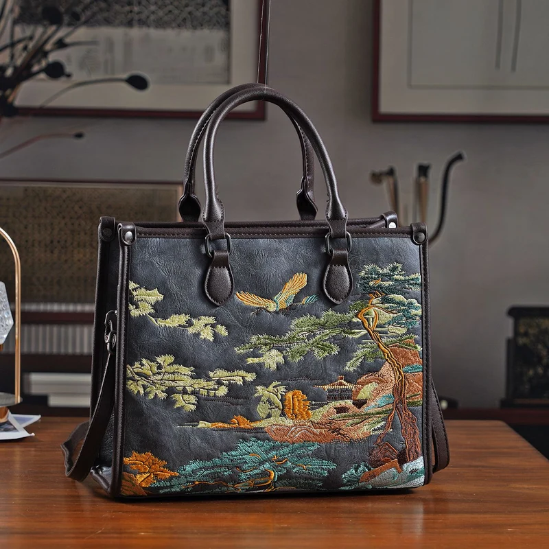Bestickte Crossbody Tasche, Kunstleder, Blumen Design, 32 x 12 x 25 cm, Blau
