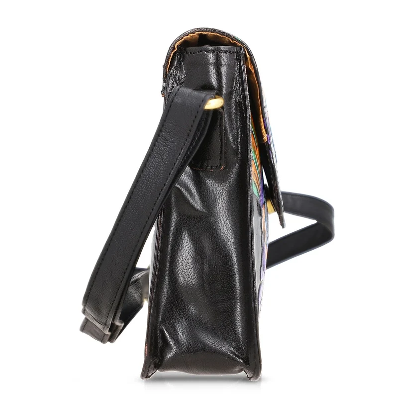 SUKRITI handbemalte Echtleder Tasche mit Prägung 32 x 6 x 19 cm, Schwarz