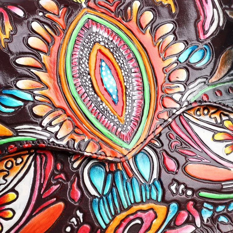 SUKRITI handbemalte Echtleder Tasche mit Prägung 32 x 6 x 19 cm, Schwarz