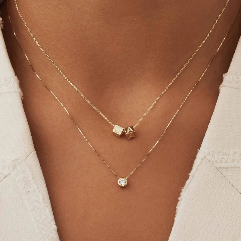 Isabel Bernard Le Carré Felie 14 Karat | Gold Initiale Charm Kubus IB340043B