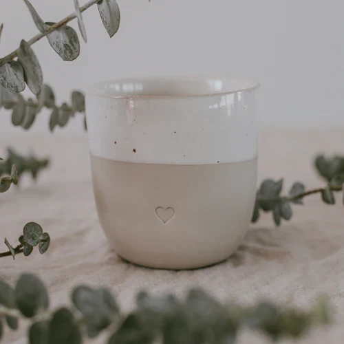 Handgefertigter kleiner Becher Herz
