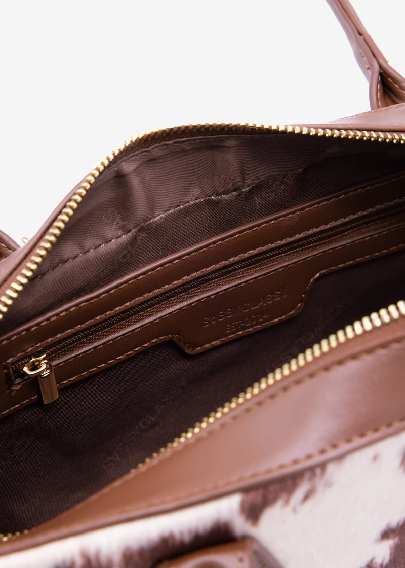 Schultertasche aus Kunstleder mit Kuhprint - braun