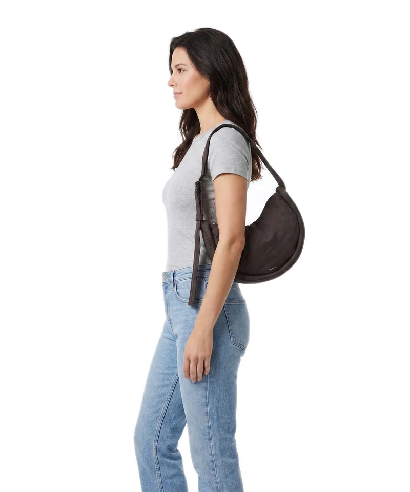 Sandqvist Curve Mini Schultertasche dark brown