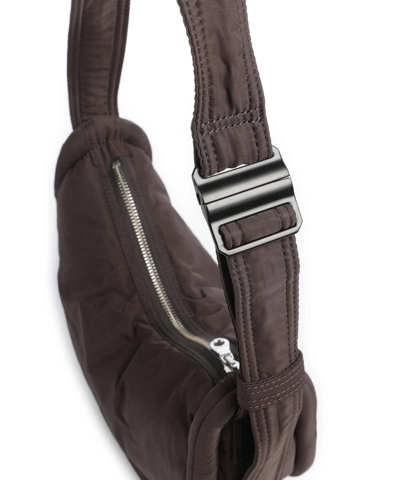 Sandqvist Curve Mini Schultertasche dark brown