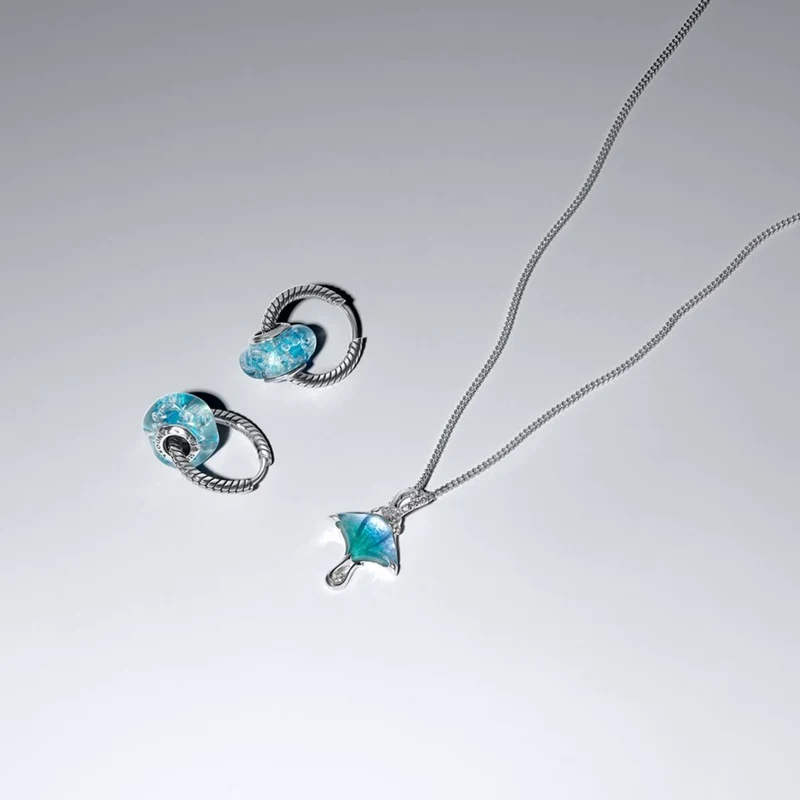 Pandora Moments Murano Glass And Enamel Manta Ray Charm-Anhänger 794685C01