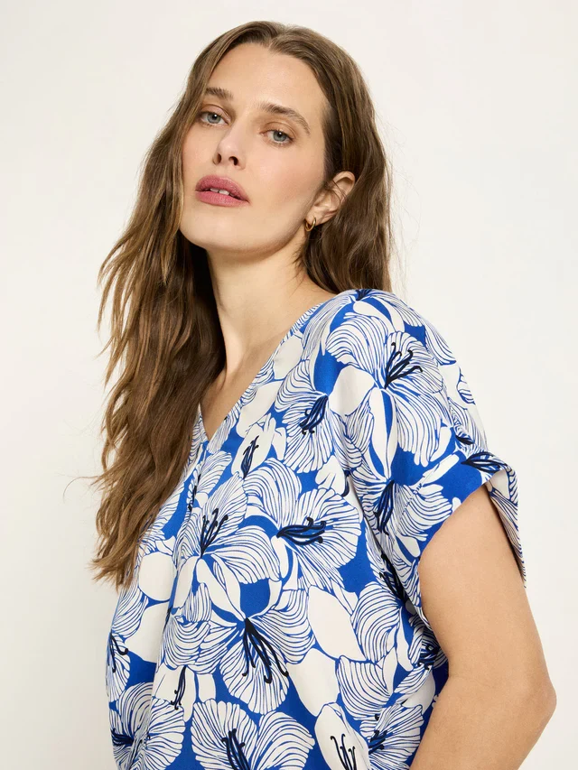 Blusenshirt aus Tencel Print Bloom Lapis