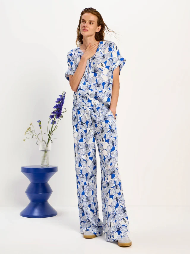 Blusenshirt aus Tencel Print Bloom Lapis