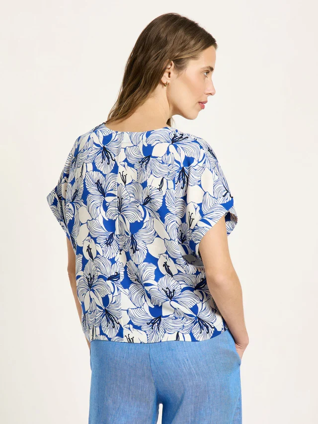 Blusenshirt aus Tencel Print Bloom Lapis