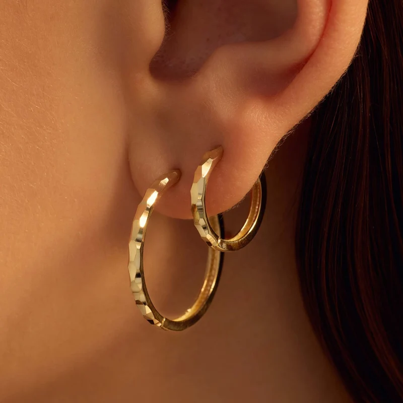 Beloro Jewels Quadrilatero d'Ora Marina 9-Carat Hoop Earrings with Diamond Cut BO360091