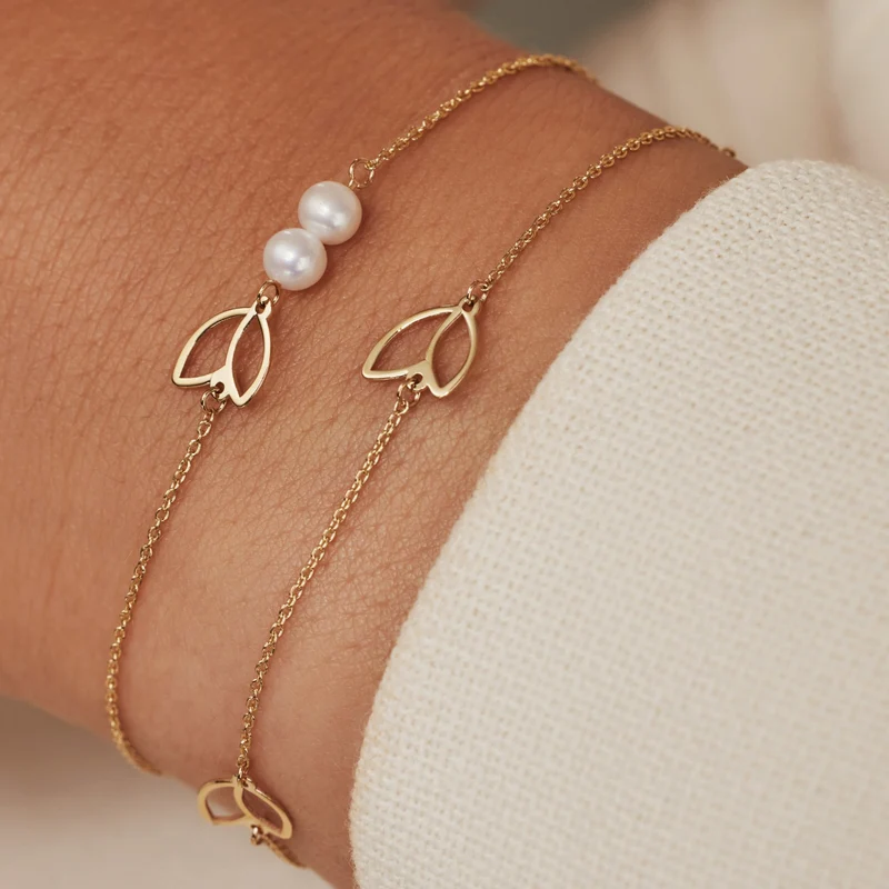 Isabel Bernard Cadeau d'Isabel 14 Karat Gold Armband und Ohrstecker Geschenkset mit Süßwasserperlen IB90185
