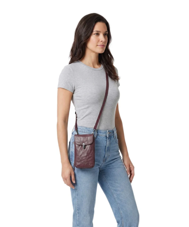 Aunts & Uncles Grandma's Luxury Club Mrs. Lemon Twist Handytasche dark cherry