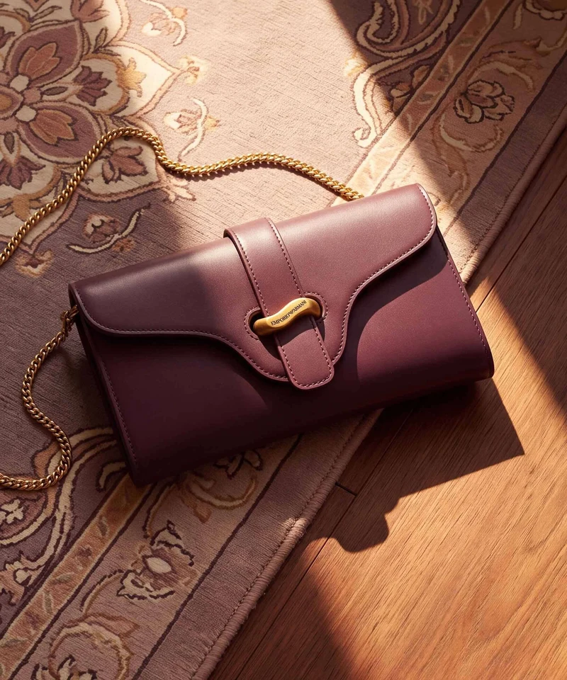 Emporio Armani Costanza Umhängetasche aubergine