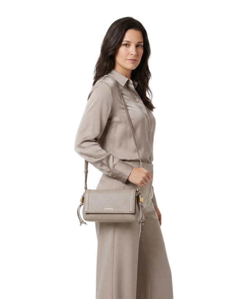 Coccinelle Thess Umhängetasche warm taupe