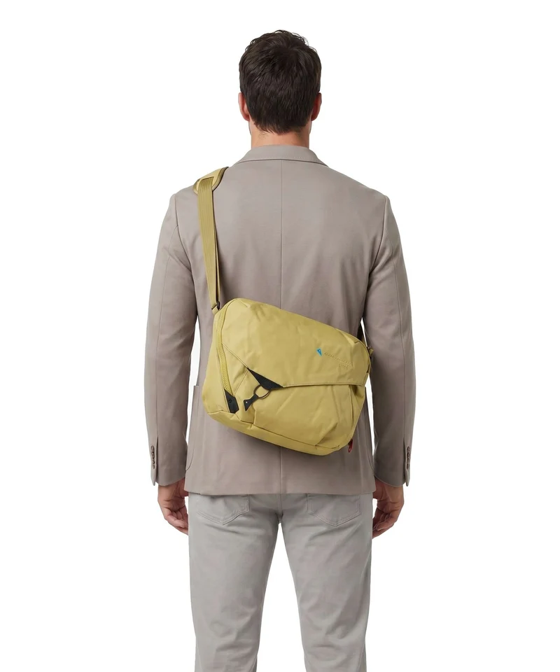 Klättermusen Gaut Kuriertasche dark straw