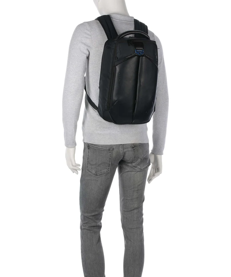 Piquadro S137 Rucksack black
