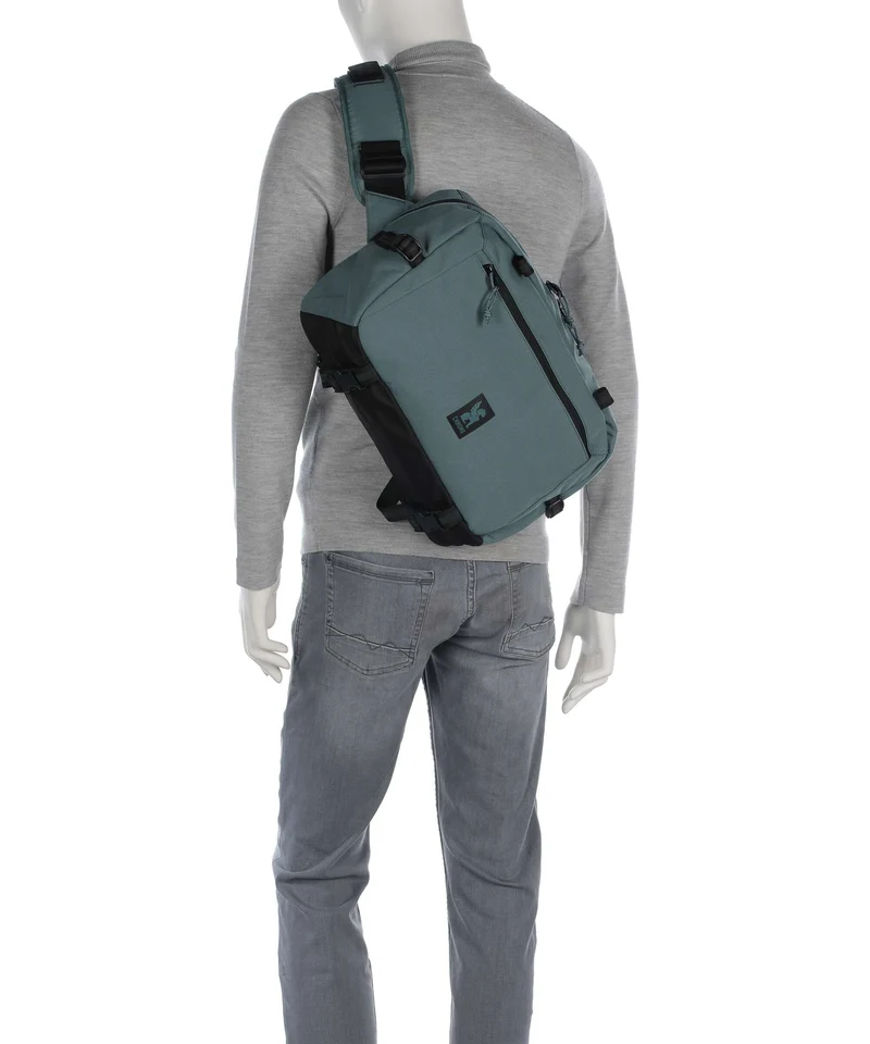 Chrome Kadet Max Kuriertasche steel blue