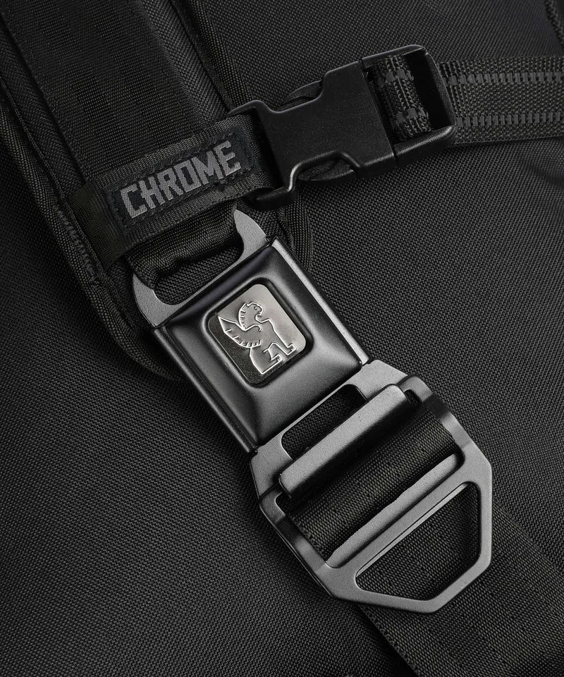 Chrome Kadet Max Umhängetasche black