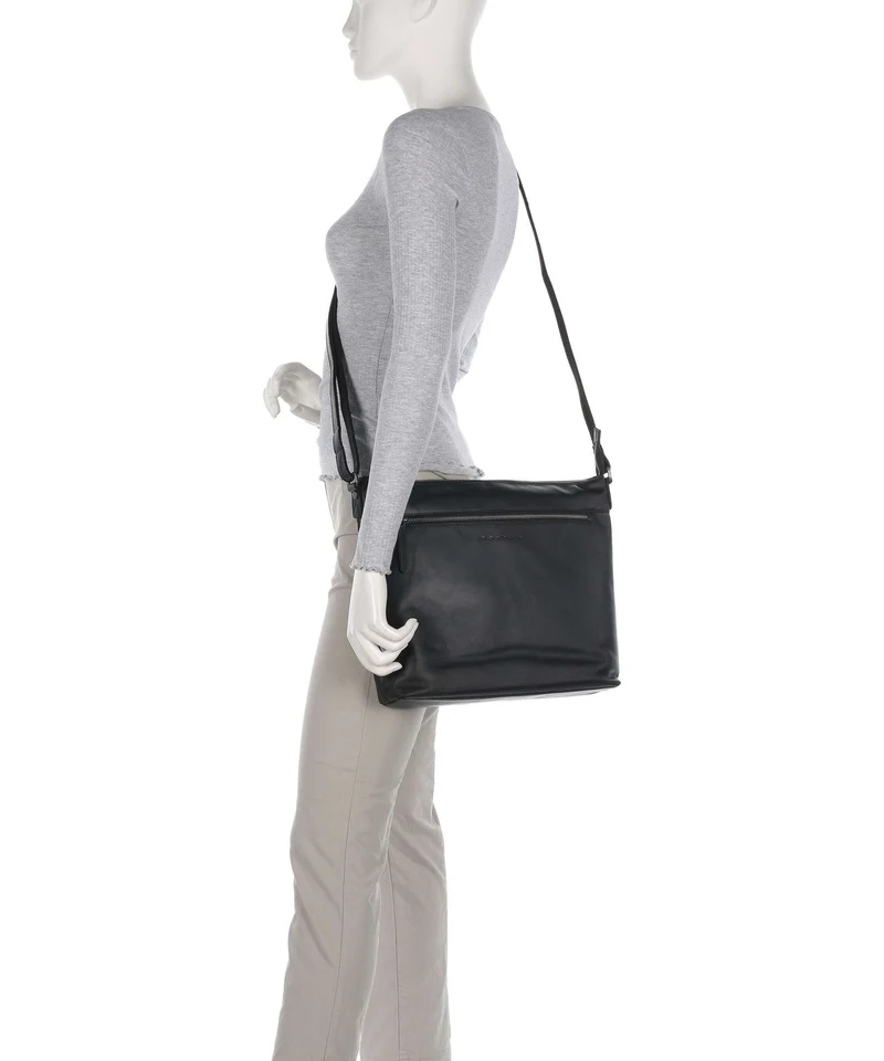 The Chesterfield Brand Wax Pull Up Cow Cartagena Umhängetasche black