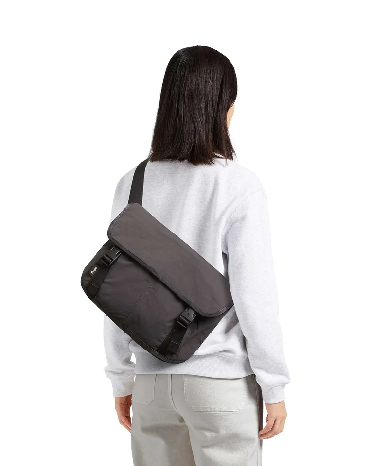 Bellroy Cinch 12 Kuriertasche burgundy