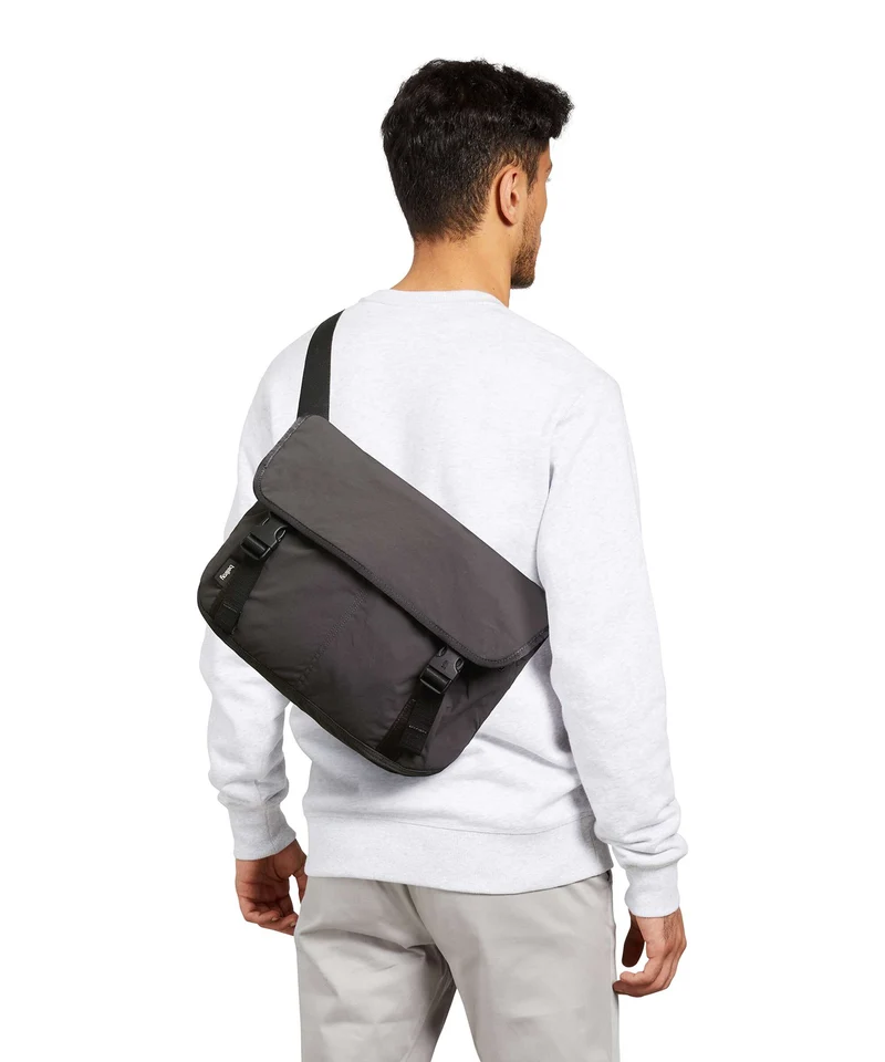 Bellroy Cinch 12 Kuriertasche burgundy