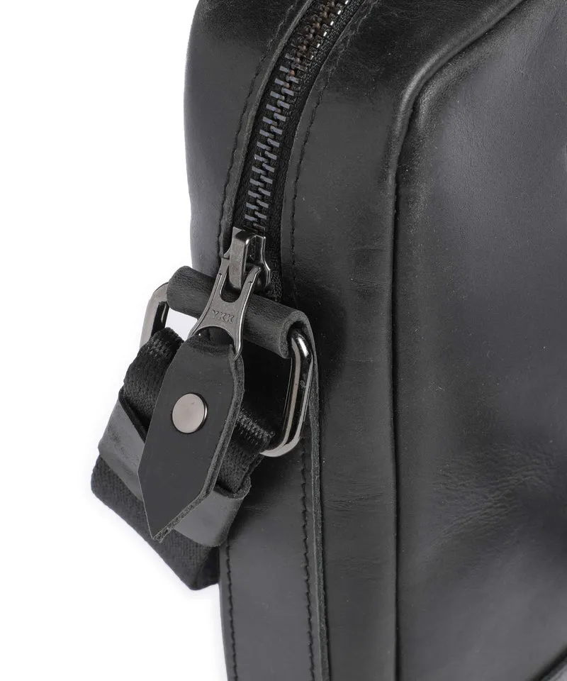 Buckle & Seam Crazy Horse Runner Umhängetasche black