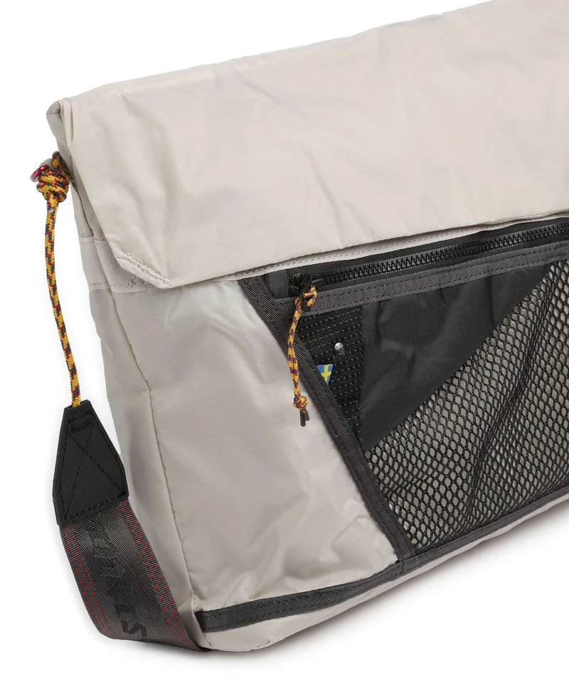 Klättermusen Grid Kuriertasche putty grey