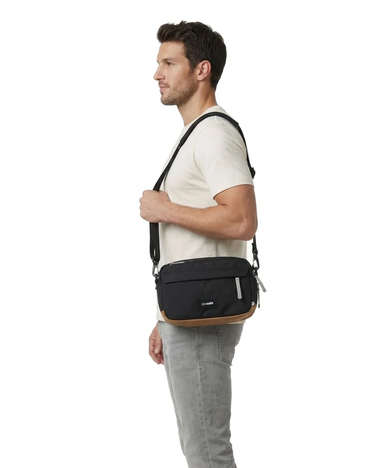 Pacsafe Go Umhängetasche jet black