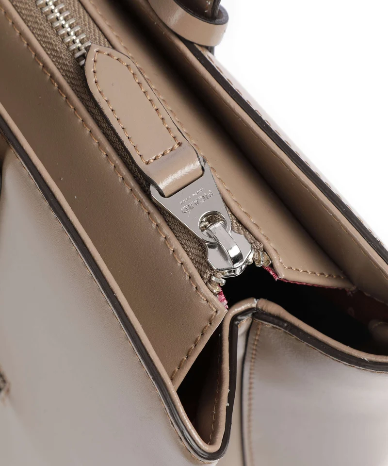 Picard Black Tie Shopper chai