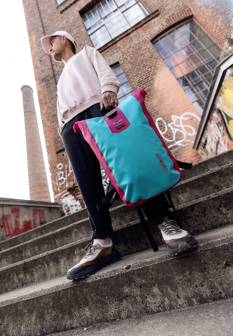 Velocity Lite Cyber 23L Cyber Blue/Pink - Reiserucksack