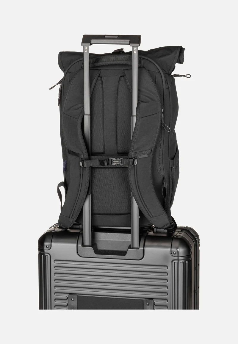 Paramount 3 24L Black - Rolltop Rucksack