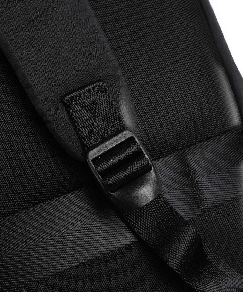 Mandarina Duck Y-Lite Rucksack black