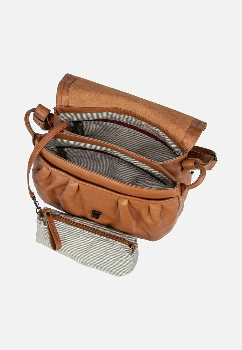 Mrs. Pineapple Pie Caramel - Saddle Bag