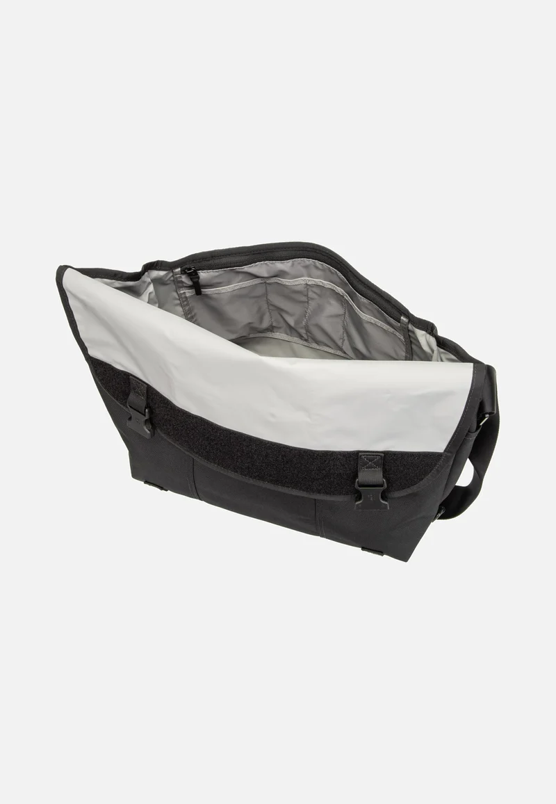Classic Messenger M Jet Black - Messenger Bag