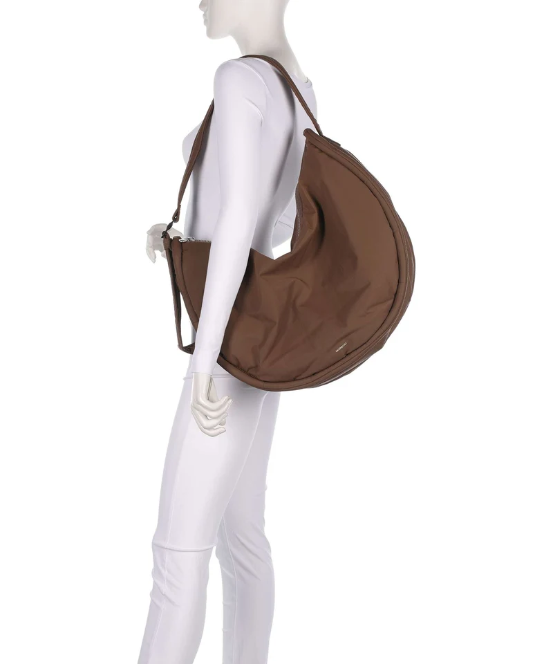 Sandqvist Curve L Beuteltasche dark taupe