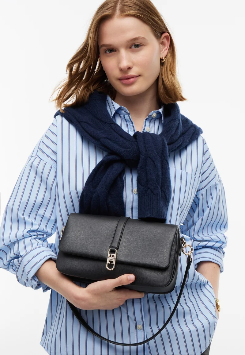 TH Libre Conv Flap Crossover Black - Crossbody Bag