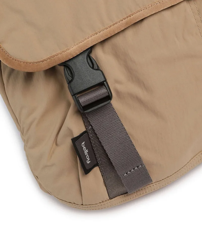 Bellroy Cinch 12 Kuriertasche sand dune