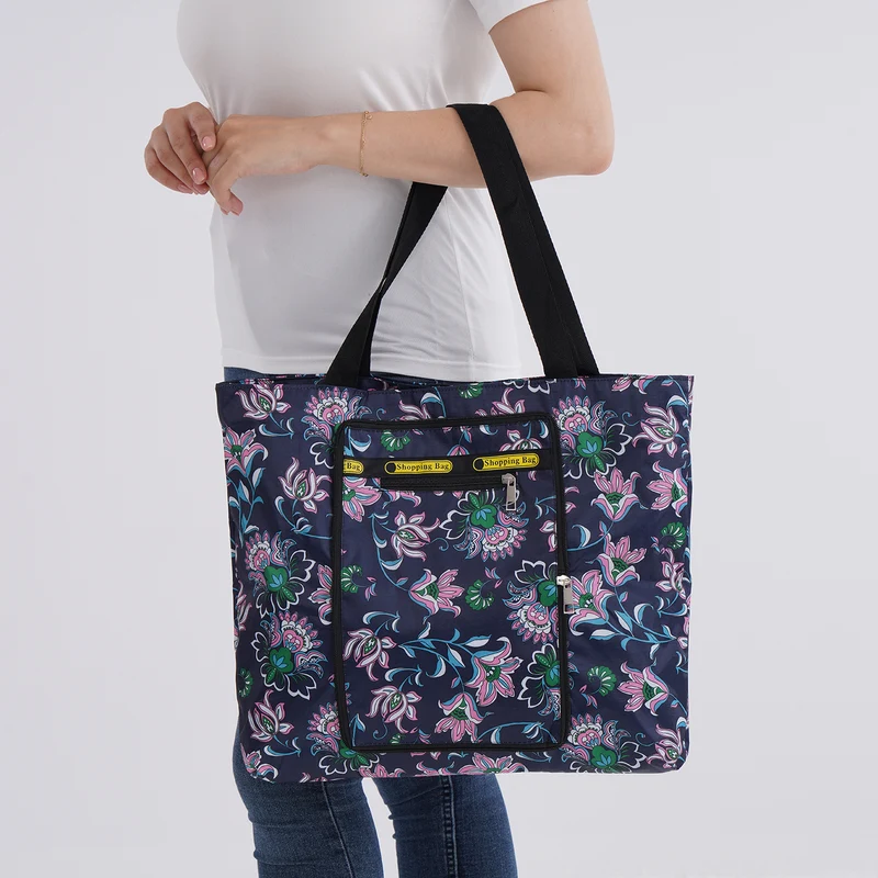 Faltbare Einkaufstasche mit Blumenmuster, aus wasserabweisendem Polyester, mit Innen- und Außentasche, 40x43 cm, Tragegriffe ca. 22 cm, Blau