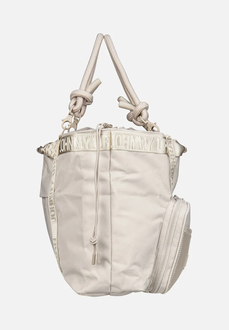 Cassie Sand - Shopper
