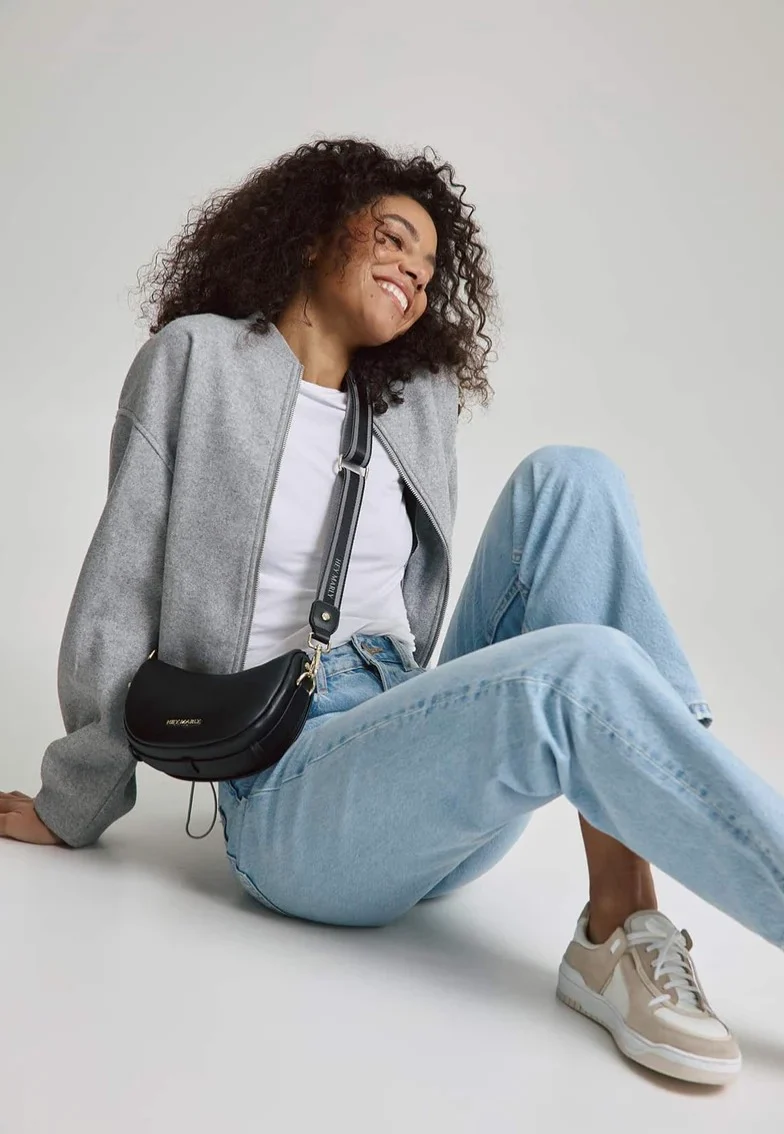 Sporty Sister Black - Crossbody Bag