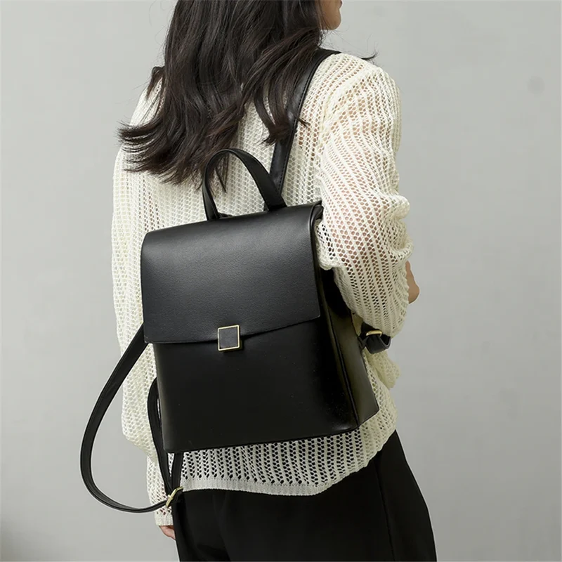 MODERN Kleiner Rucksack aus veganem Leder