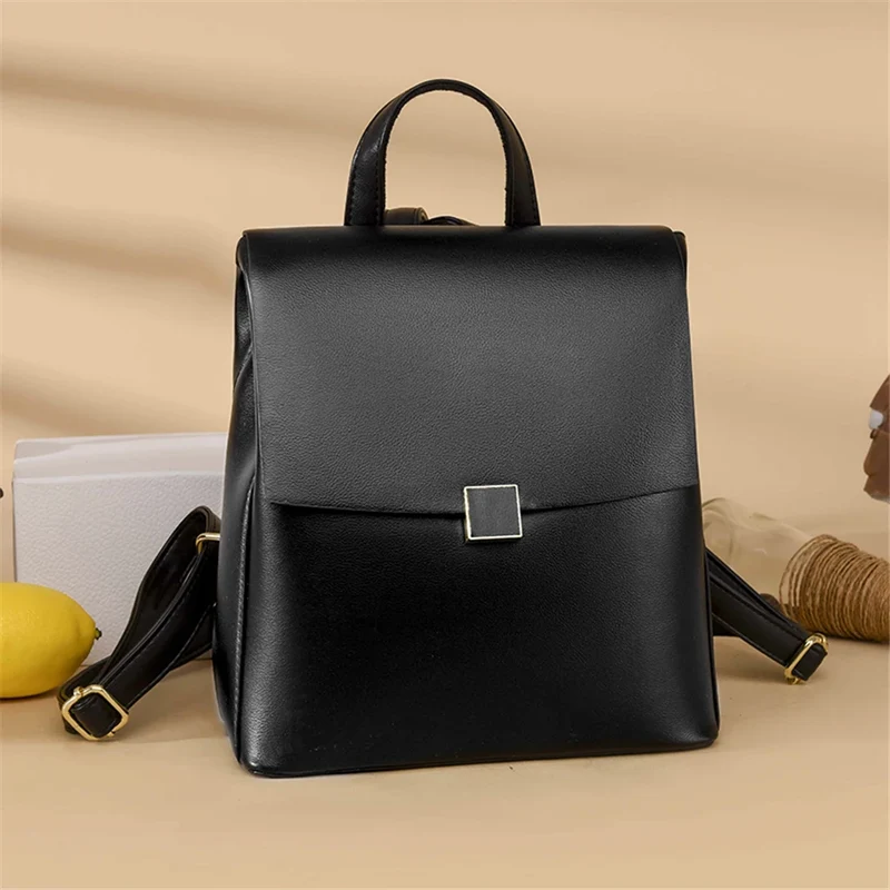 MODERN Kleiner Rucksack aus veganem Leder