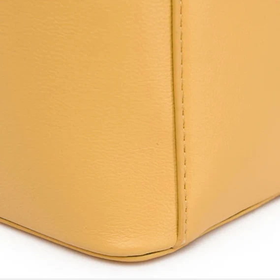 MODERN Kleiner Rucksack aus veganem Leder